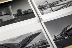 Postkarten mit Brückenmotiven.